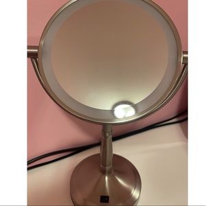 Makeup mirror